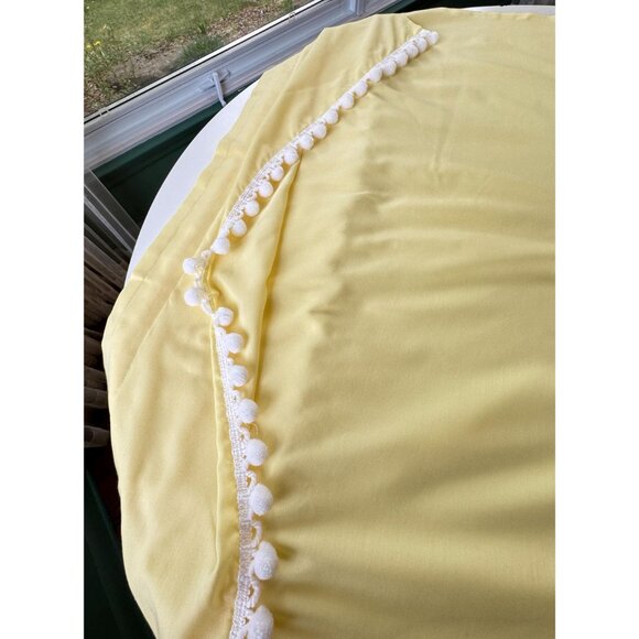 Vintage 70s double curtains with white pompons, solid sunny yellow panels - Picture 8 of 9